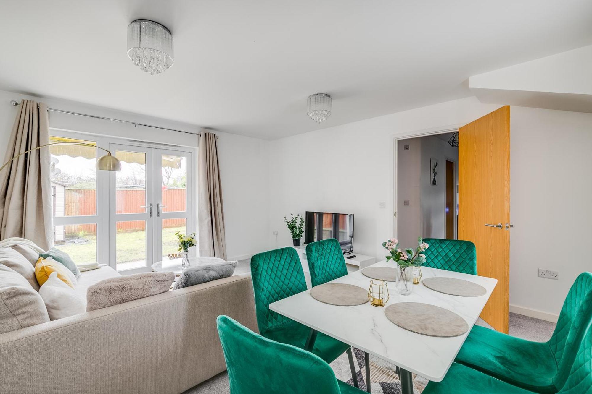 3 Bedroom Detached House Free Car Park Close To Town Airport Luton  Exterior foto
