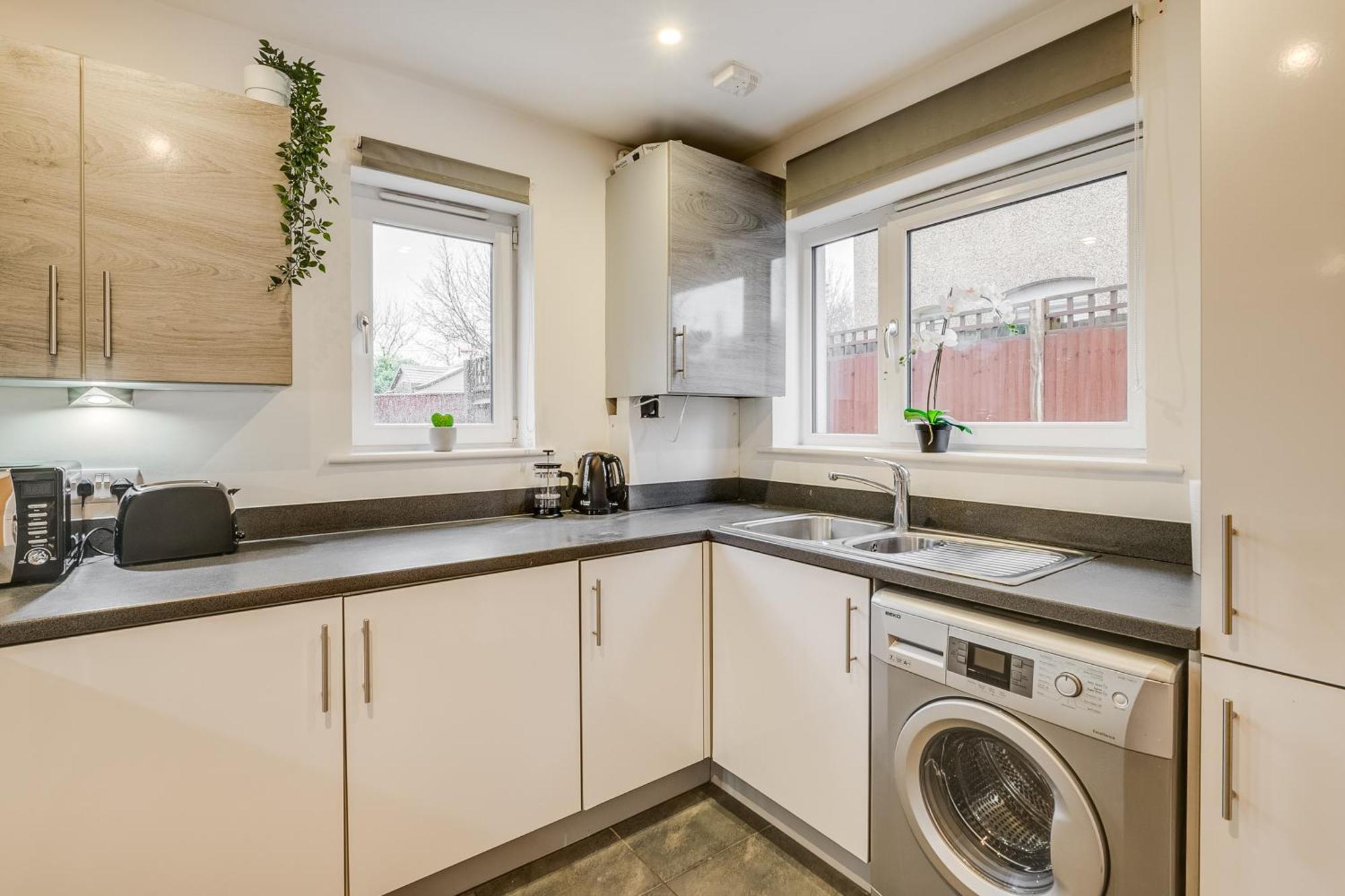 3 Bedroom Detached House Free Car Park Close To Town Airport Luton  Exterior foto